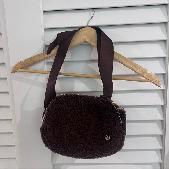 Lululemon large brown Sherpa belt bag- great condition - Picture 2 of 3